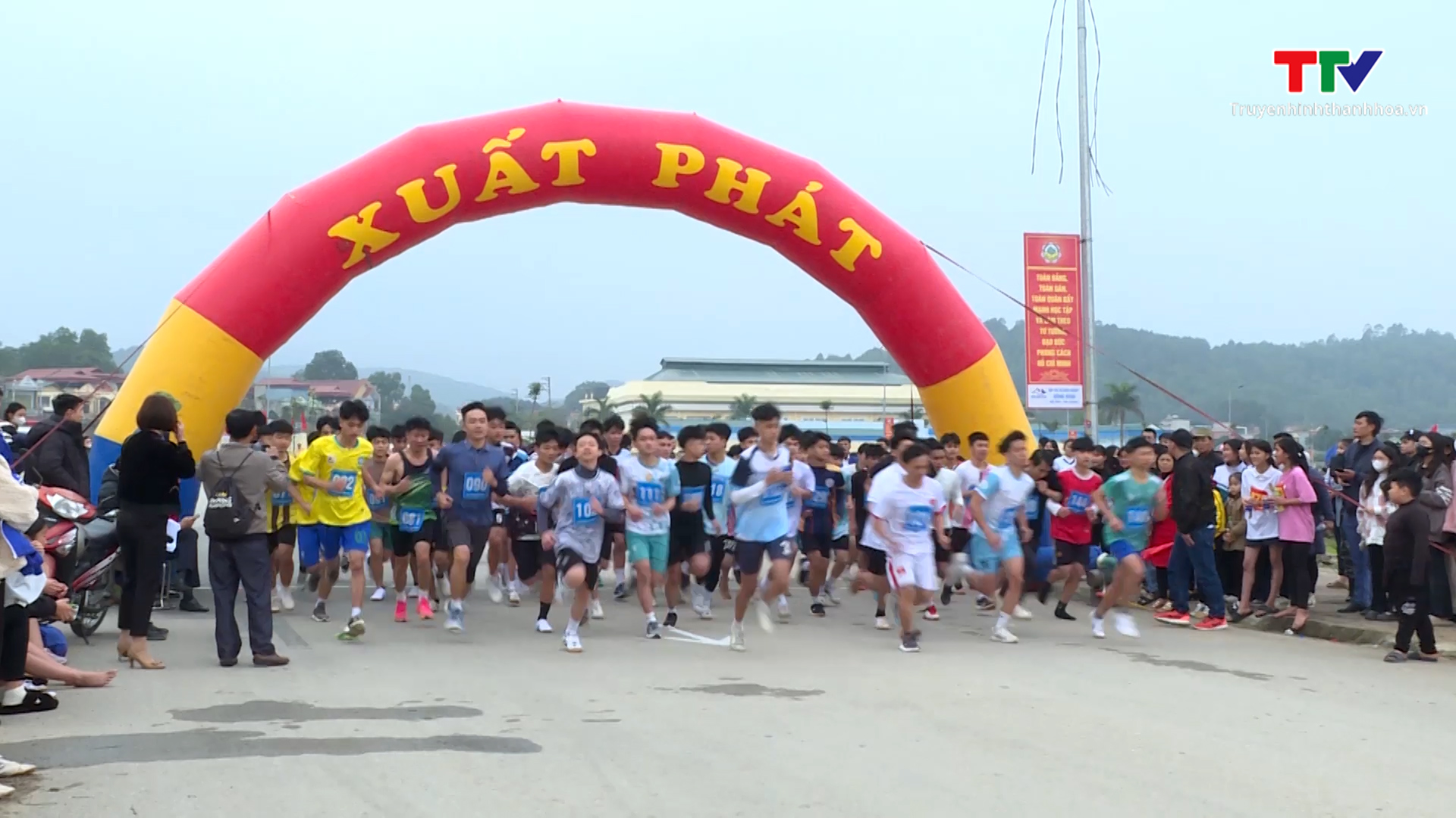 Huyện Hà Trung tổ chức Ngày chạy Olympic “Vì sức khỏe toàn dân” và Giải việt dã năm 2024- Ảnh 1.