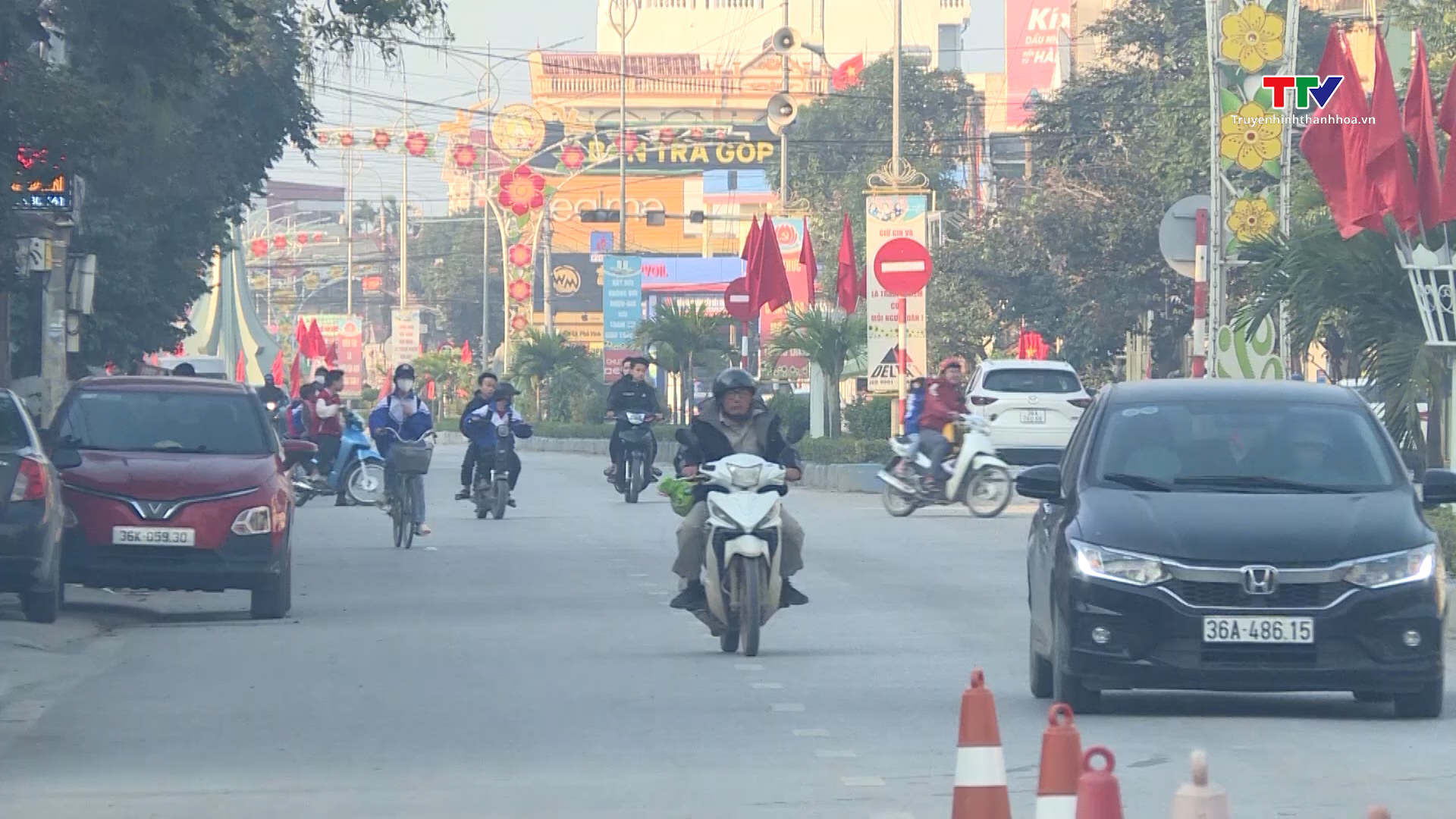 Công an huyện Hoằng Hoá xử lý vi phạm trật tự  an toàn giao thông- Ảnh 2.