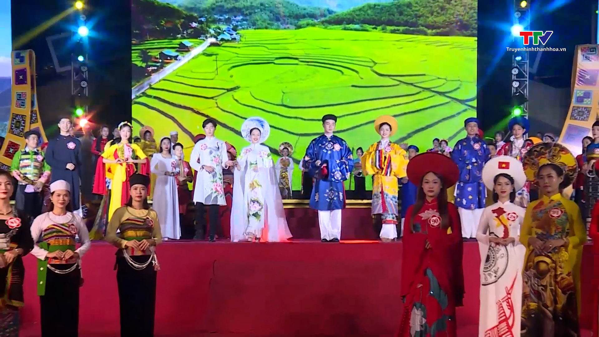 Liên hoan Văn hóa dân tộc lần thứ XX và trình diễn trang phục truyền thống các dân tộc tỉnh Thanh Hóa- Ảnh 7.