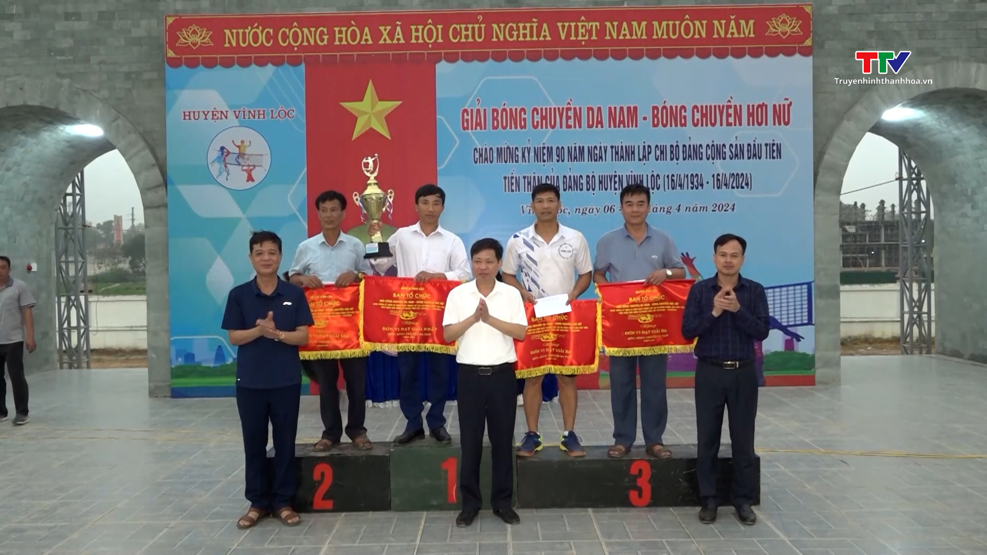 Giải bóng chuyền huyện Vĩnh Lộc chào mừng kỷ niệm 90 năm ngày thành lập Chi bộ Đảng đầu tiên- Ảnh 2.