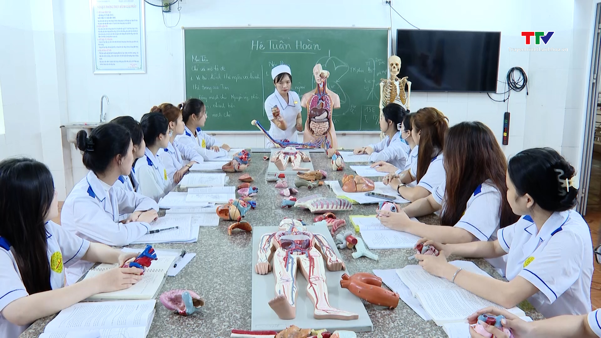 Trường Cao đẳng Y tế Thanh Hóa tuyển sinh và tư vấn giới thiệu việc làm năm 2024
- Ảnh 5.