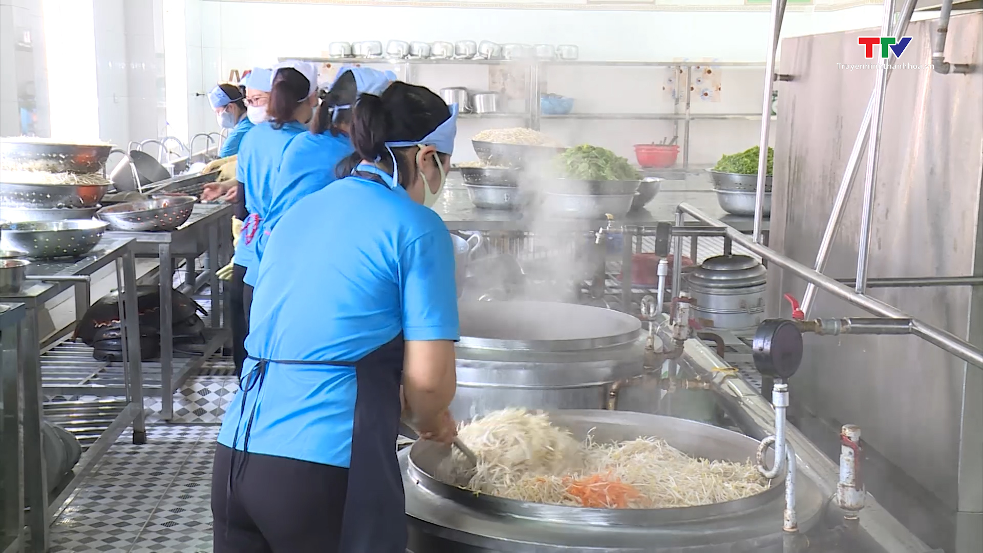 Thành phố tăng cường chấn chỉnh các bếp ăn bán trú tại các trường học- Ảnh 3.