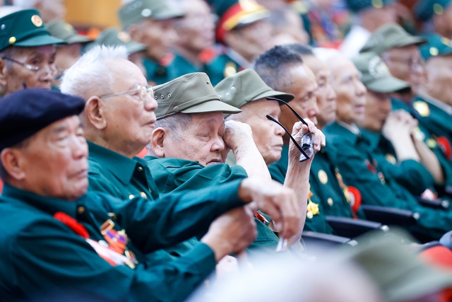 Thủ tướng: Không bao giờ quên những người làm nên "cột mốc vàng" lịch sử Điện Biên Phủ- Ảnh 7.