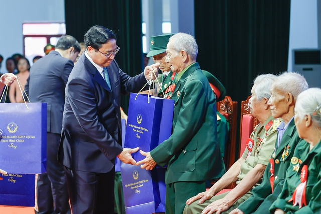 Thủ tướng: Không bao giờ quên những người làm nên "cột mốc vàng" lịch sử Điện Biên Phủ- Ảnh 9.