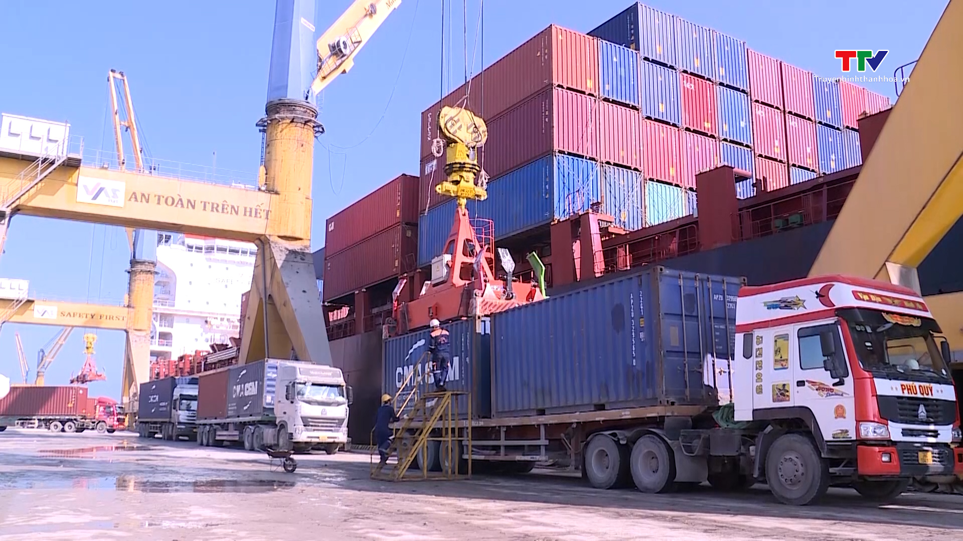 Hơn 17 tỷ đồng hỗ trợ vận chuyển hàng hoá qua cảng Nghi Sơn- Ảnh 1.