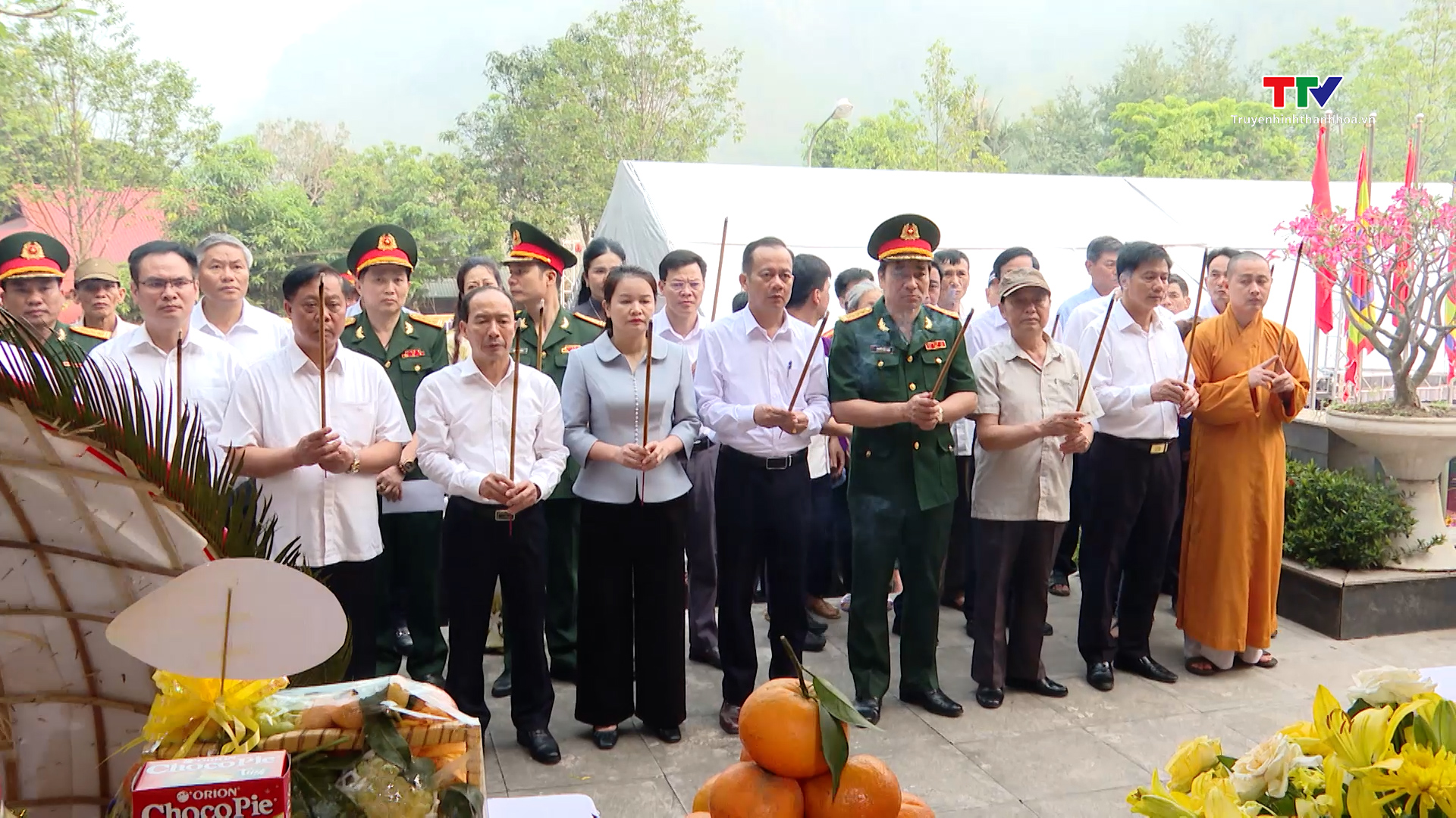 Huyện Quan Hóa tưởng niệm các liệt sĩ hy sinh tại hang Co Phương- Ảnh 1.