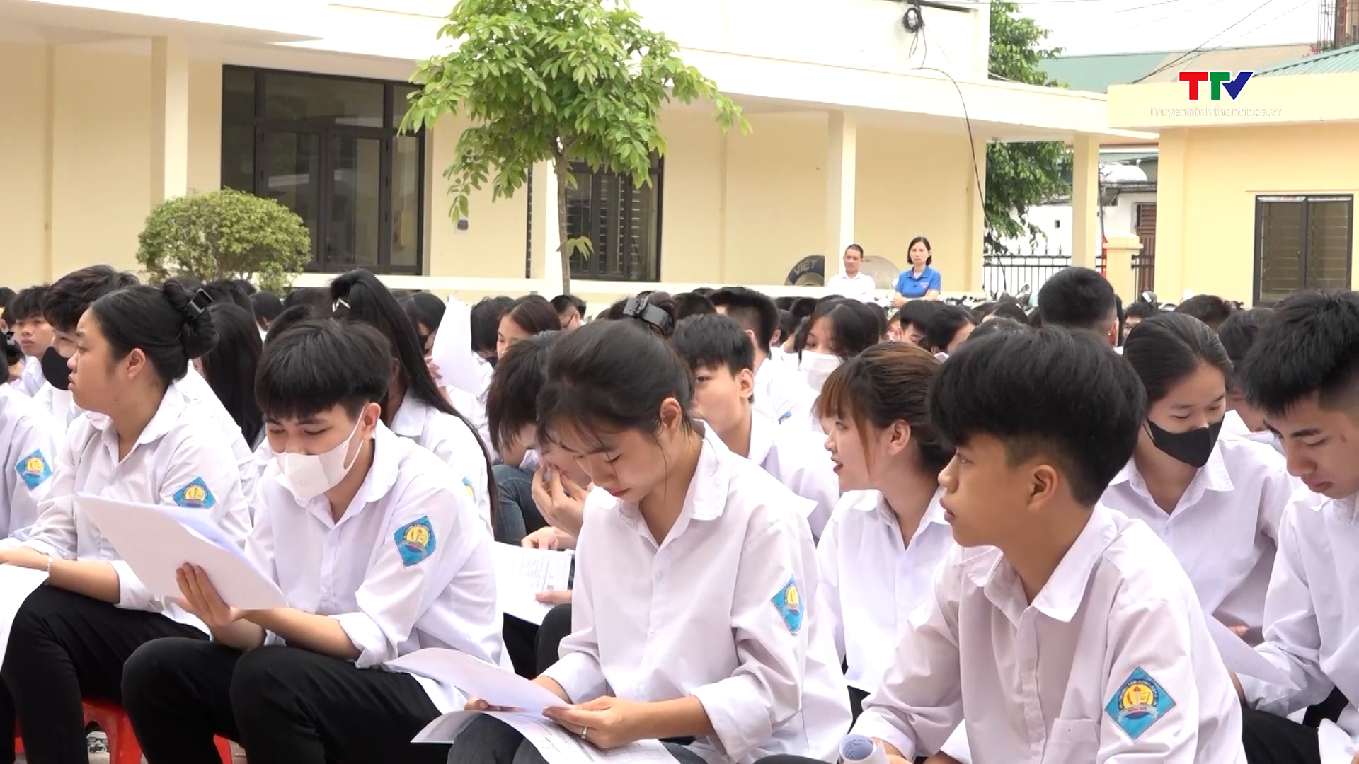 Gần 400 đoàn viên, thanh niên Đông Sơn tham gia tư vấn, hướng nghiệp, tuyển sinh năm 2024- Ảnh 2.