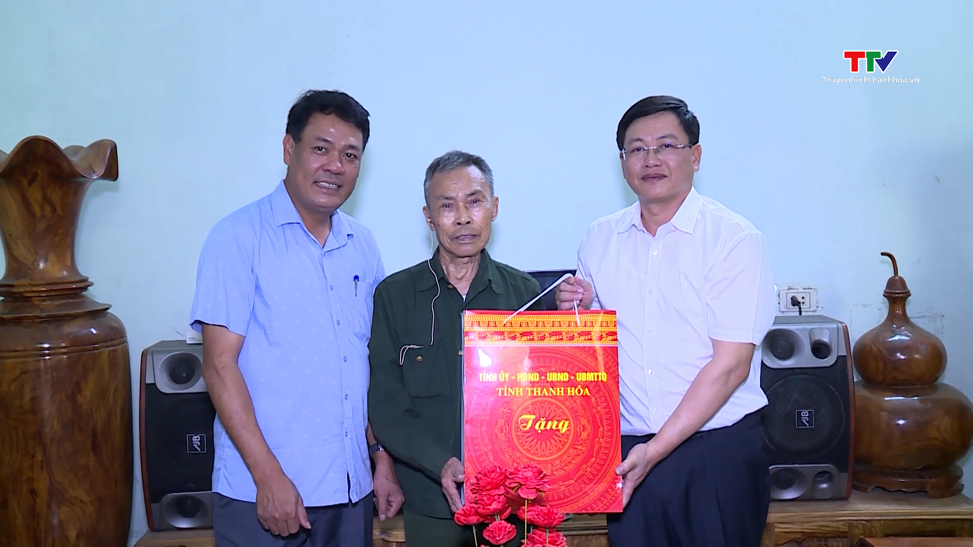 Phó Chủ tịch Uỷ ban Nhân dân tỉnh Mai Xuân Liêm thăm, tặng quà cựu chiến sỹ Điện Biên- Ảnh 2.