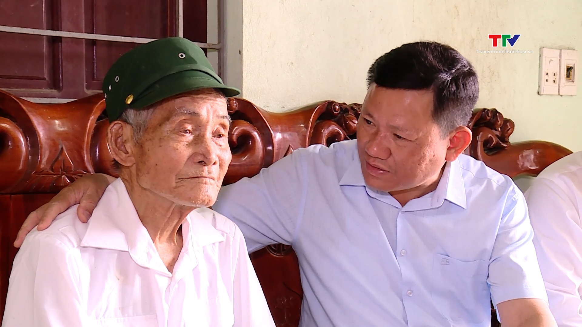 Phó chủ tịch Thường trực UBND tỉnh thăm, tặng quà gia đình chính sách tại huyện Hà Trung- Ảnh 3.