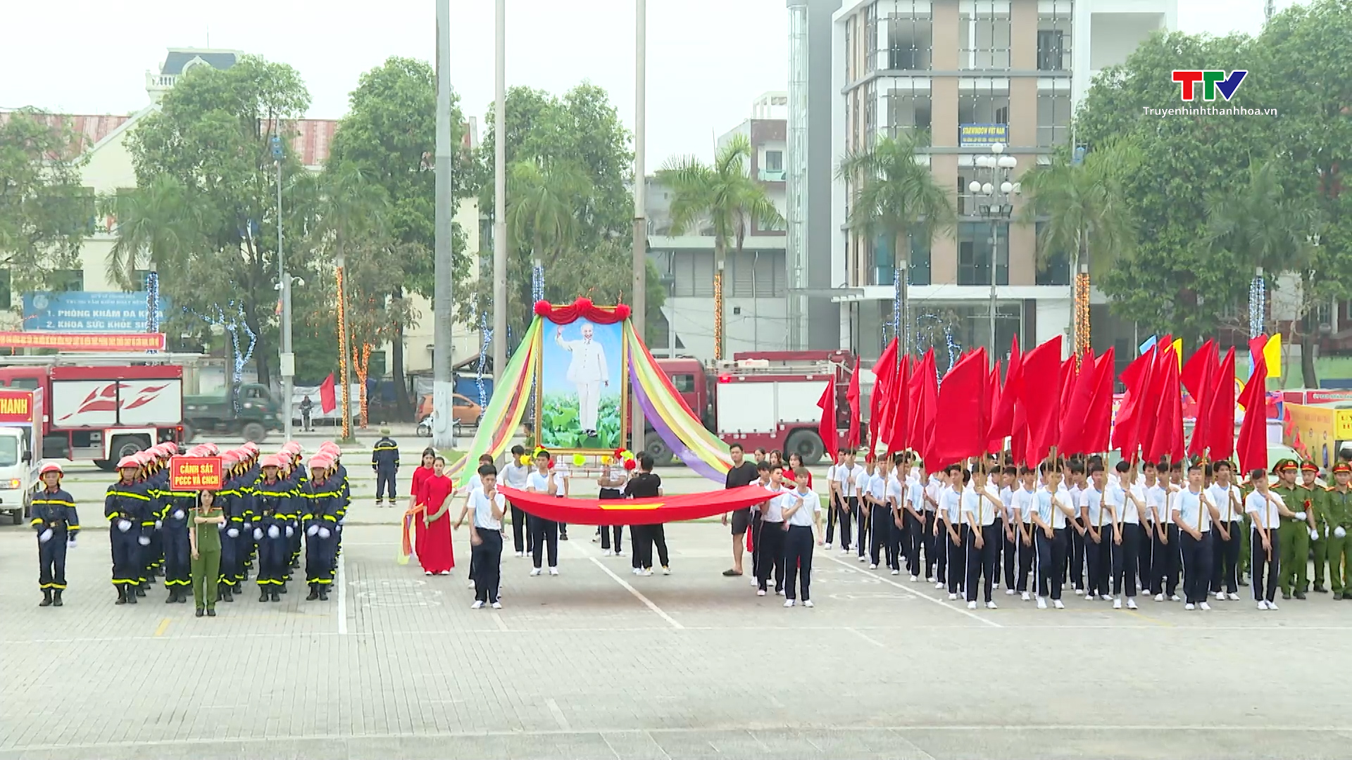 Tổng duyệt Hội thi nghiệp vụ chữa cháy và cứu nạn, cứu hộ "Tổ liên gia an toàn PCCC" tỉnh Thanh Hóa năm 2024- Ảnh 1.