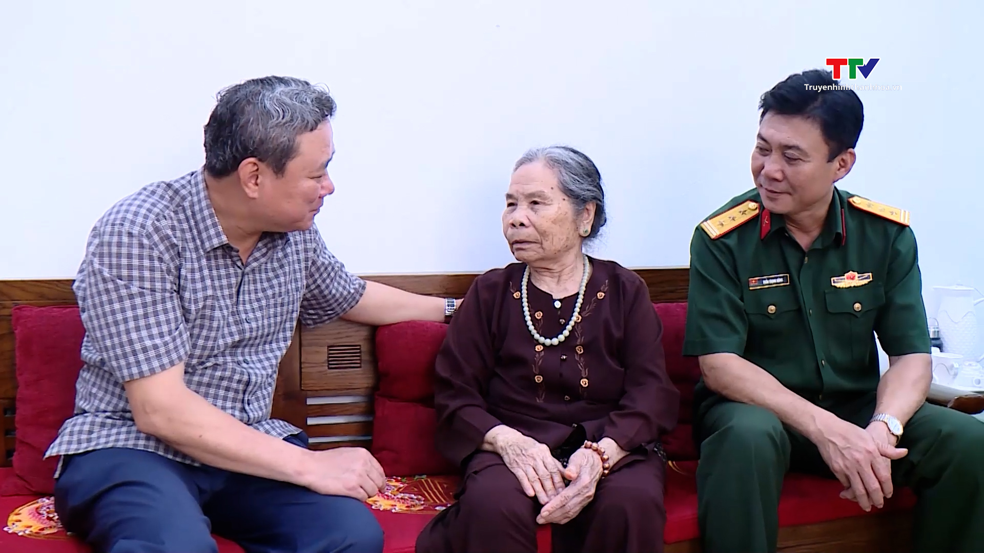 Bí thư Thành ủy thành phố Thanh Hóa thăm, tặng quà chiến sĩ Điện Biên- Ảnh 2.