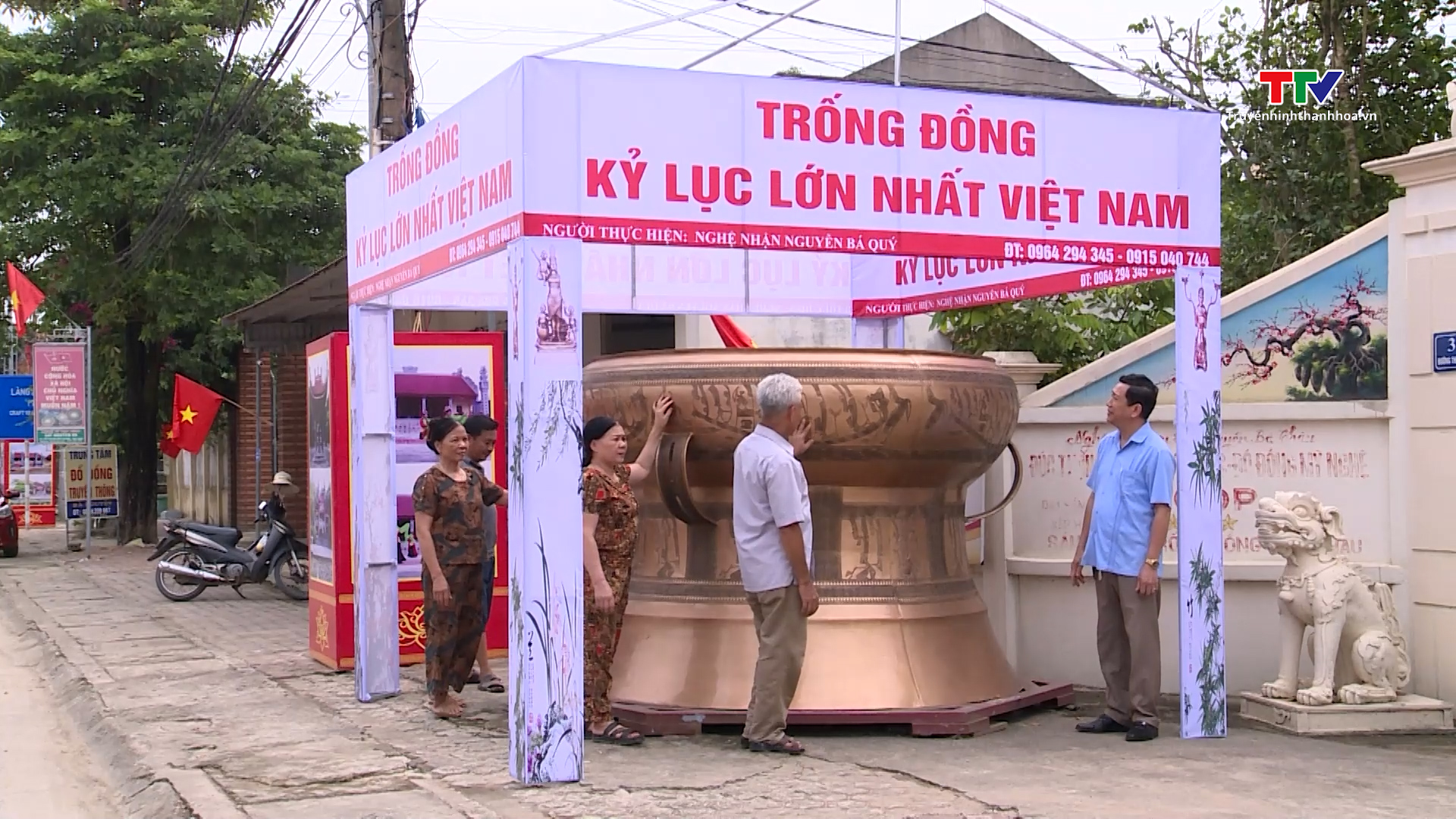 Huyện Thiệu Hóa tăng cường quảng bá sản phẩm làng nghề đúc đồng truyền thống
- Ảnh 3.