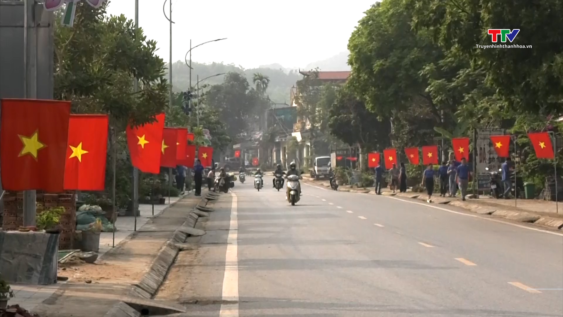 Lan tỏa “Đường cờ Tổ quốc” ở thị trấn Lang Chánh- Ảnh 2.