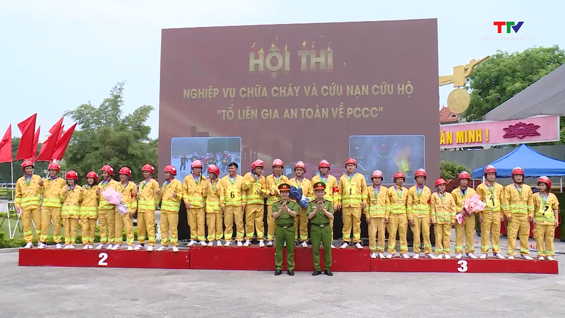 Hội thi nghiệp vụ chữa cháy và cứu nạn, cứu hộ "Tổ liên gia an toàn phòng cháy, chữa cháy" tỉnh Thanh Hóa năm 2024- Ảnh 2.