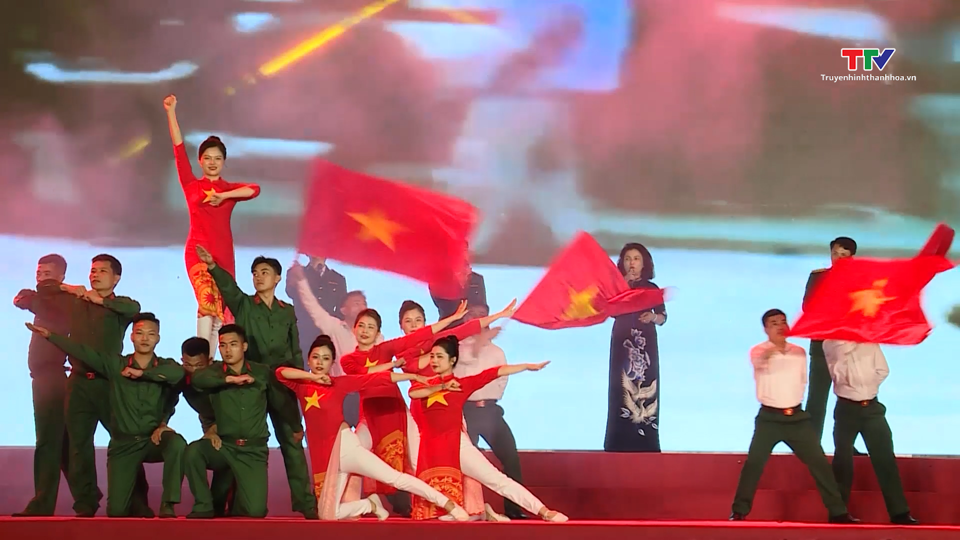 Thành phố Thanh Hóa tổ chức chương trình văn nghệ chào mừng 59 năm Hàm Rồng chiến thắng- Ảnh 4.