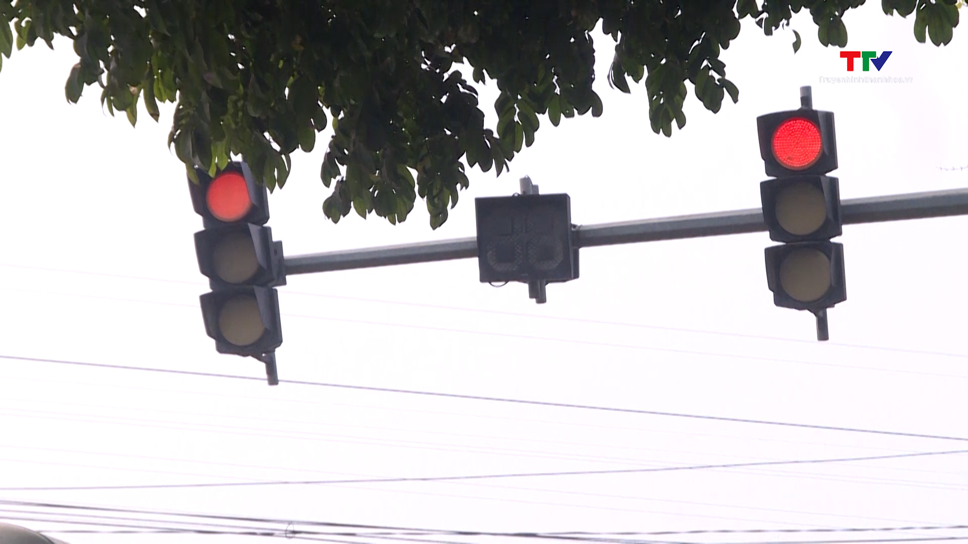 Bất cập hệ thống đèn tín hiệu giao thông tại thành phố Thanh Hoá- Ảnh 1.