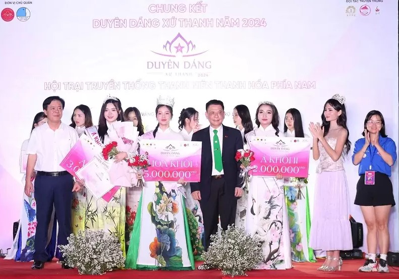 Lê Nguyễn Minh Phương đăng quang Hoa khôi Duyên dáng xứ Thanh năm 2024- Ảnh 1. Lê Nguyễn Minh Phương đăng quang Hoa khôi Duyên dáng xứ Thanh năm 2024- Ảnh 1.