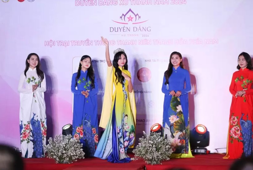 Lê Nguyễn Minh Phương đăng quang Hoa khôi Duyên dáng xứ Thanh năm 2024- Ảnh 10. Lê Nguyễn Minh Phương đăng quang Hoa khôi Duyên dáng xứ Thanh năm 2024- Ảnh 10.