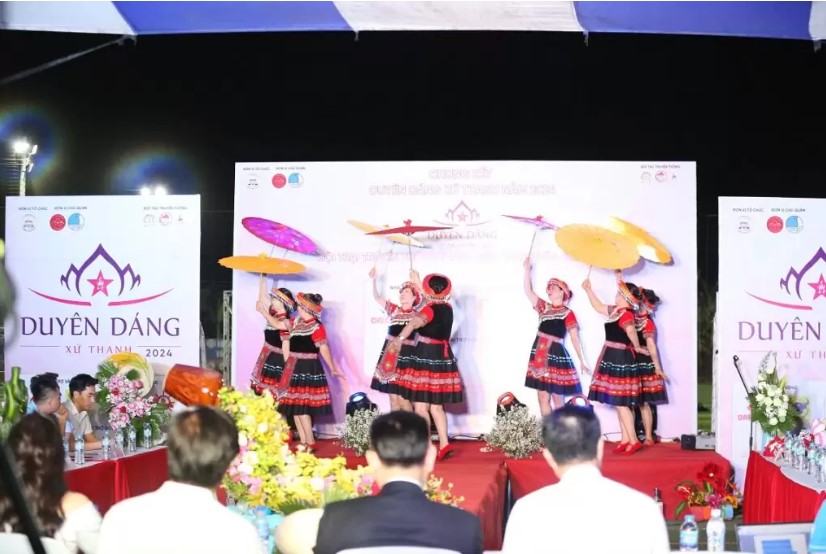 Lê Nguyễn Minh Phương đăng quang Hoa khôi Duyên dáng xứ Thanh năm 2024- Ảnh 14. Lê Nguyễn Minh Phương đăng quang Hoa khôi Duyên dáng xứ Thanh năm 2024- Ảnh 14.