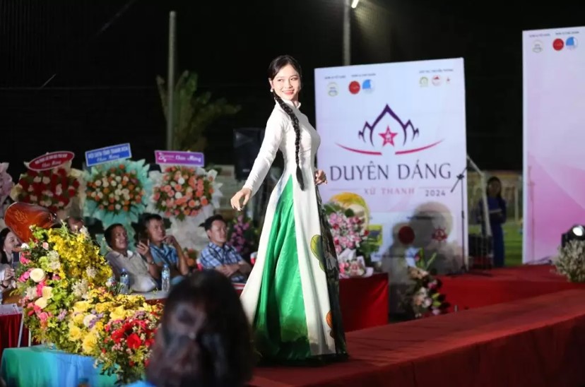 Lê Nguyễn Minh Phương đăng quang Hoa khôi Duyên dáng xứ Thanh năm 2024- Ảnh 3. Lê Nguyễn Minh Phương đăng quang Hoa khôi Duyên dáng xứ Thanh năm 2024- Ảnh 3.