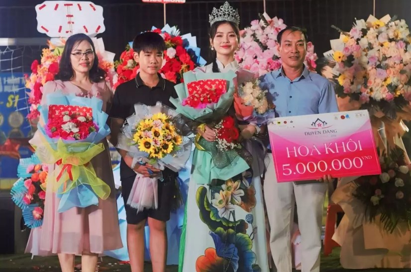 Lê Nguyễn Minh Phương đăng quang Hoa khôi Duyên dáng xứ Thanh năm 2024- Ảnh 5. Lê Nguyễn Minh Phương đăng quang Hoa khôi Duyên dáng xứ Thanh năm 2024- Ảnh 5.