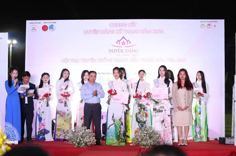 Lê Nguyễn Minh Phương đăng quang Hoa khôi Duyên dáng xứ Thanh năm 2024- Ảnh 8. Lê Nguyễn Minh Phương đăng quang Hoa khôi Duyên dáng xứ Thanh năm 2024- Ảnh 8.
