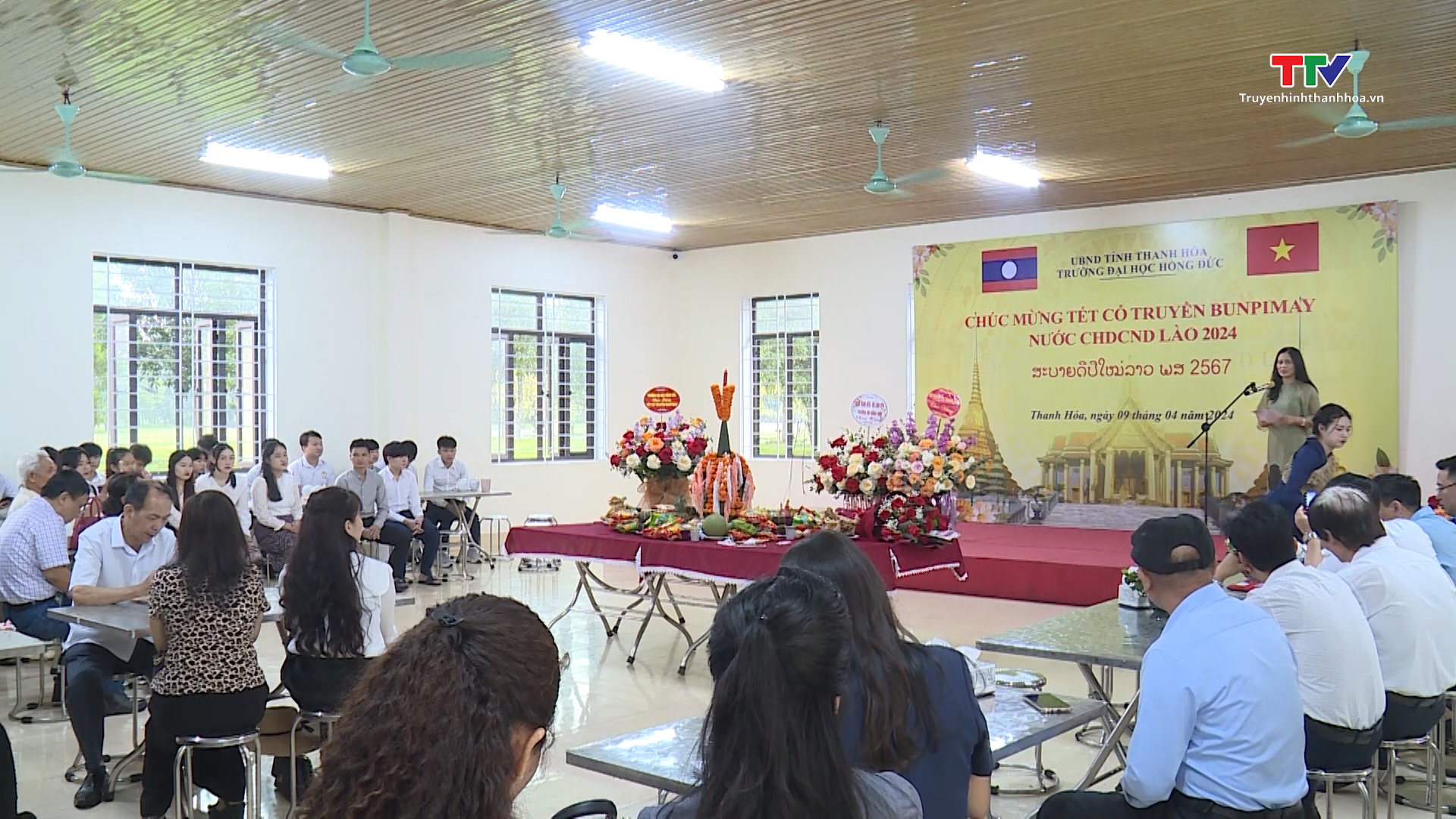 Trường Đại học Hồng Đức tổ chức Tết Bunpimay cho lưu học sinh Lào- Ảnh 1.