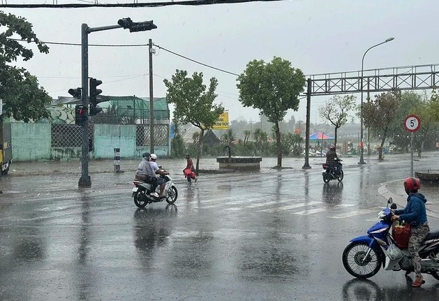 Dự báo thời tiết 10/5/2024: khu vực Thanh Hóa có mưa rào và giông vài nơi, trưa chiều giảm mây trời nắng- Ảnh 1.