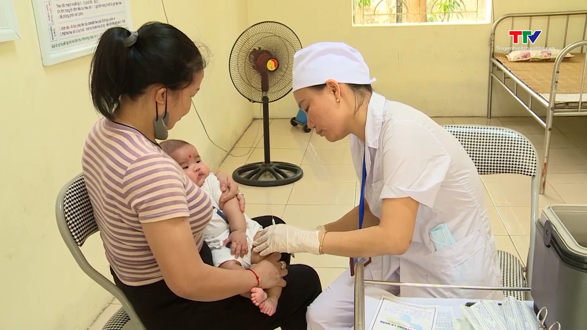 Thanh Hoá đẩy mạnh tiêm chủng mở rộng, tiêm bổ sung, tiêm bù các loại vaccine cho trẻ- Ảnh 1.