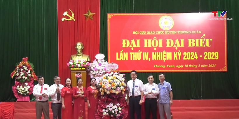 Huyện Thường Xuân tổ chức đại hội Đai biểu Hội Cựu giáo chức lần thứ IV, nhiệm kỳ 2024 - 2029- Ảnh 1.