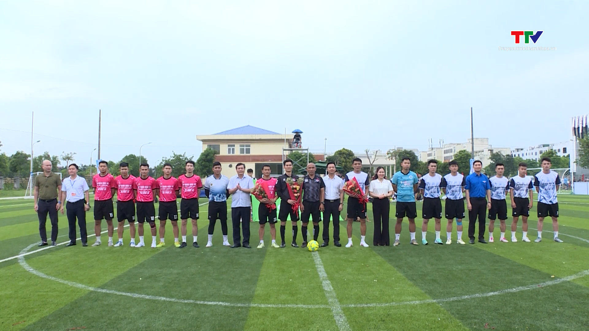 Khai mạc Giải Bóng đá 7 người tỉnh Thanh Hóa - Cup Doanh nhân trẻ lần thứ nhất năm 2024- Ảnh 1.