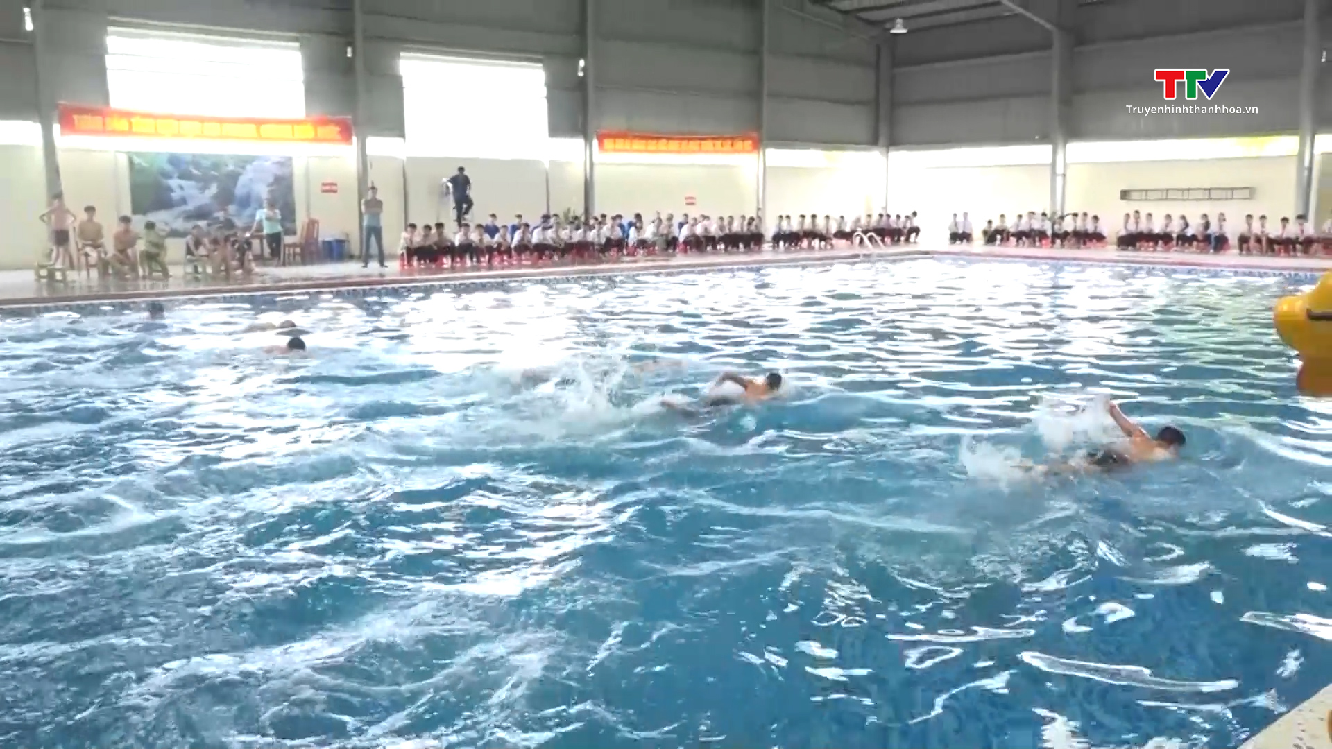 Huyện Thạch Thành: Khai mạc hè và phát động toàn dân tập luyện môn bơi, phòng, chống đuối nước năm 2024- Ảnh 2.