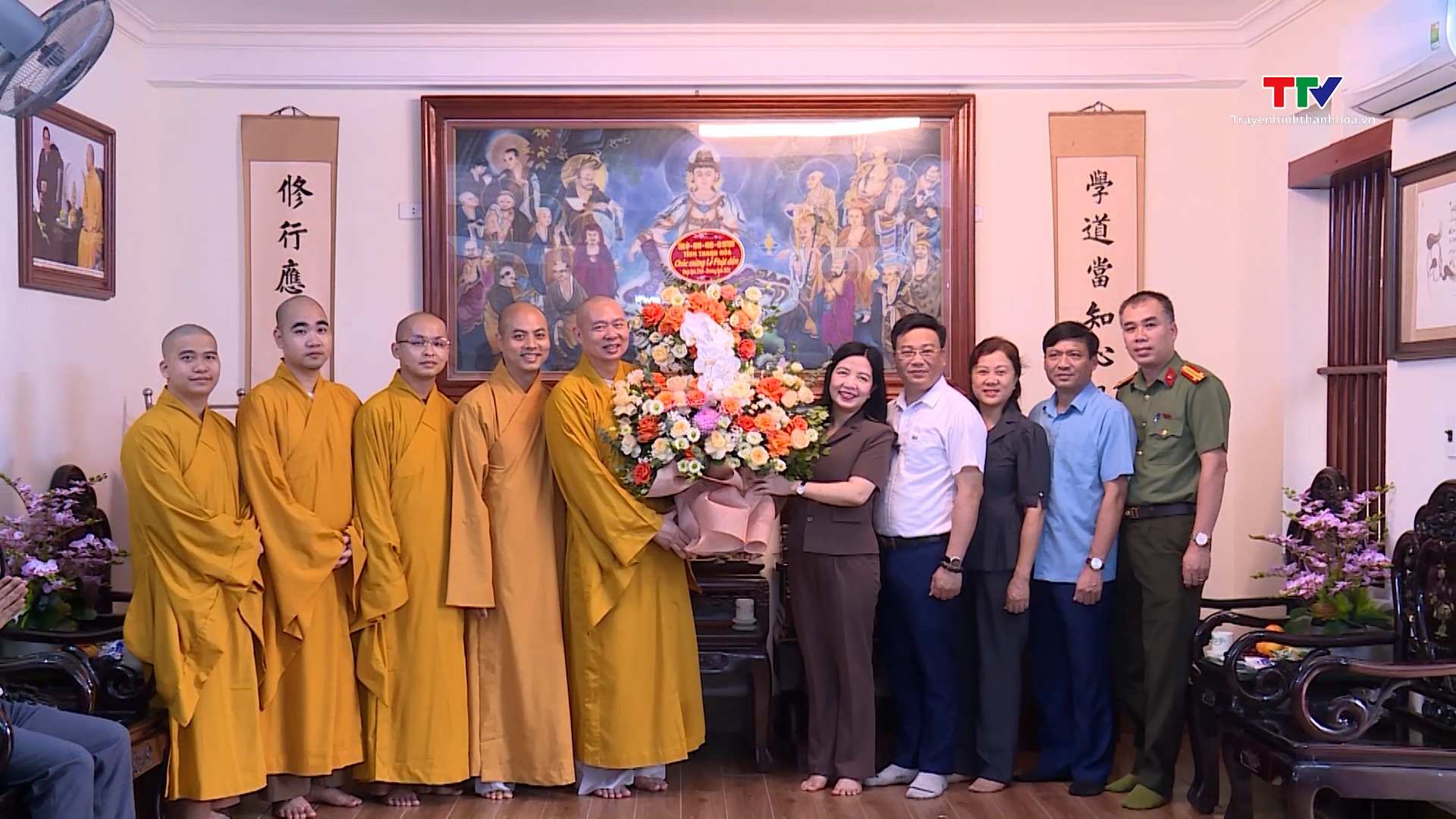Trưởng Ban Dân vận Tỉnh ủy, Chủ tịch Ủy ban MTTQ tỉnh chúc mừng Đại lễ Phật đản 2024- Ảnh 3.