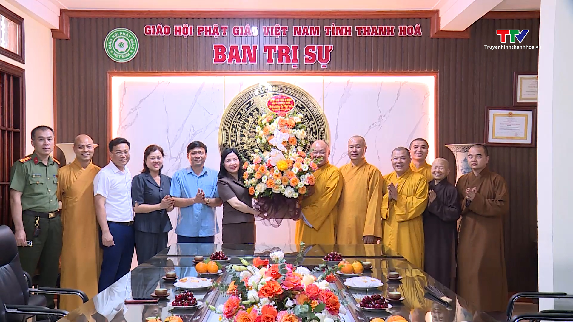 Trưởng Ban Dân vận Tỉnh ủy, Chủ tịch Ủy ban MTTQ tỉnh chúc mừng Đại lễ Phật đản 2024- Ảnh 2.