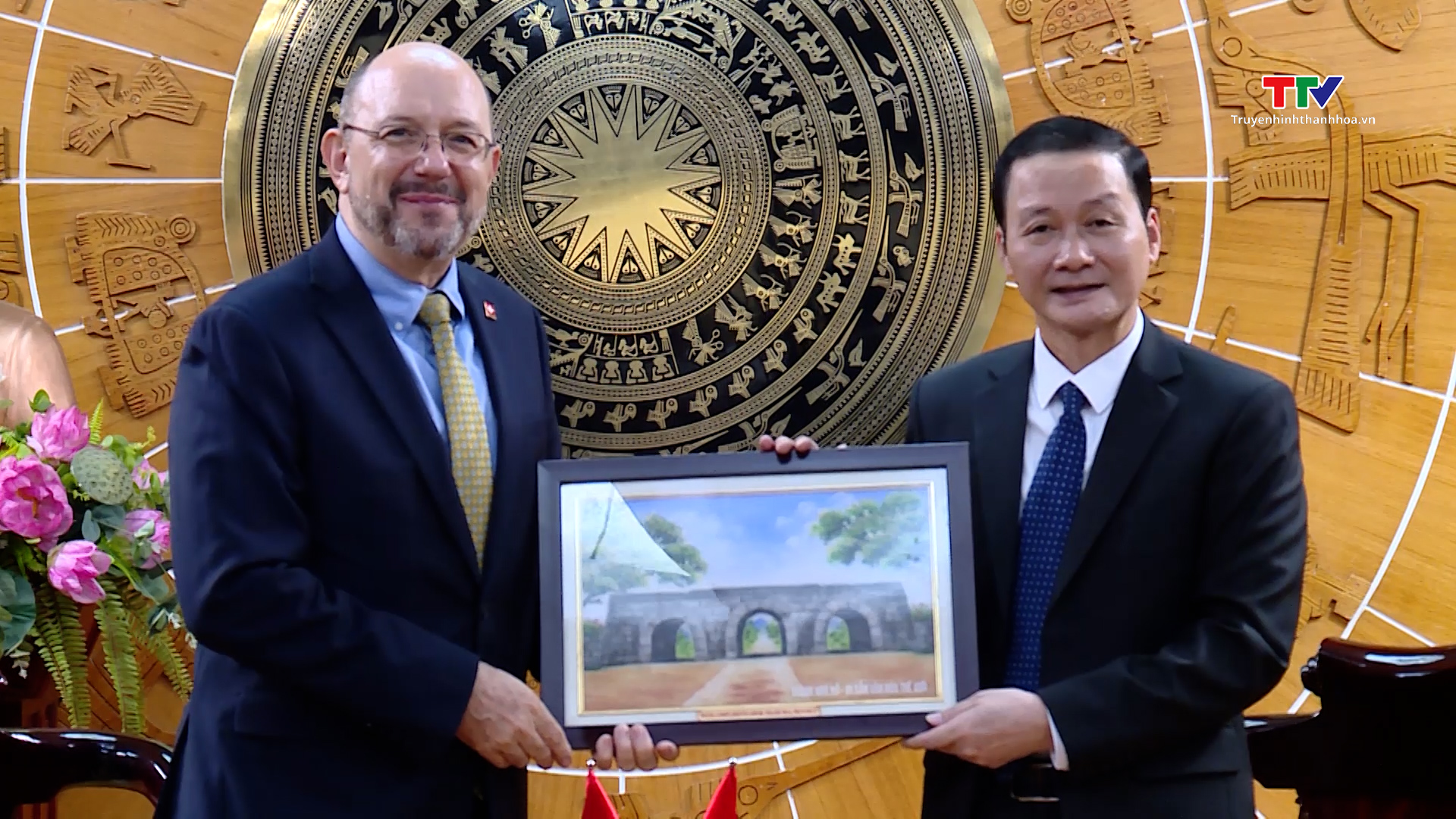 Chủ tịch Ủy ban Nhân dân tỉnh Đỗ Minh Tuấn tiếp xã giao Đại sứ đặc mệnh toàn quyền Nhà nước Thụy Sỹ tại Việt Nam- Ảnh 5.