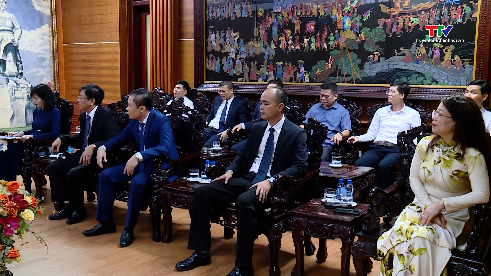Chủ tịch Ủy ban Nhân dân tỉnh Đỗ Minh Tuấn tiếp xã giao Đại sứ đặc mệnh toàn quyền Nhà nước Thụy Sỹ tại Việt Nam- Ảnh 4.