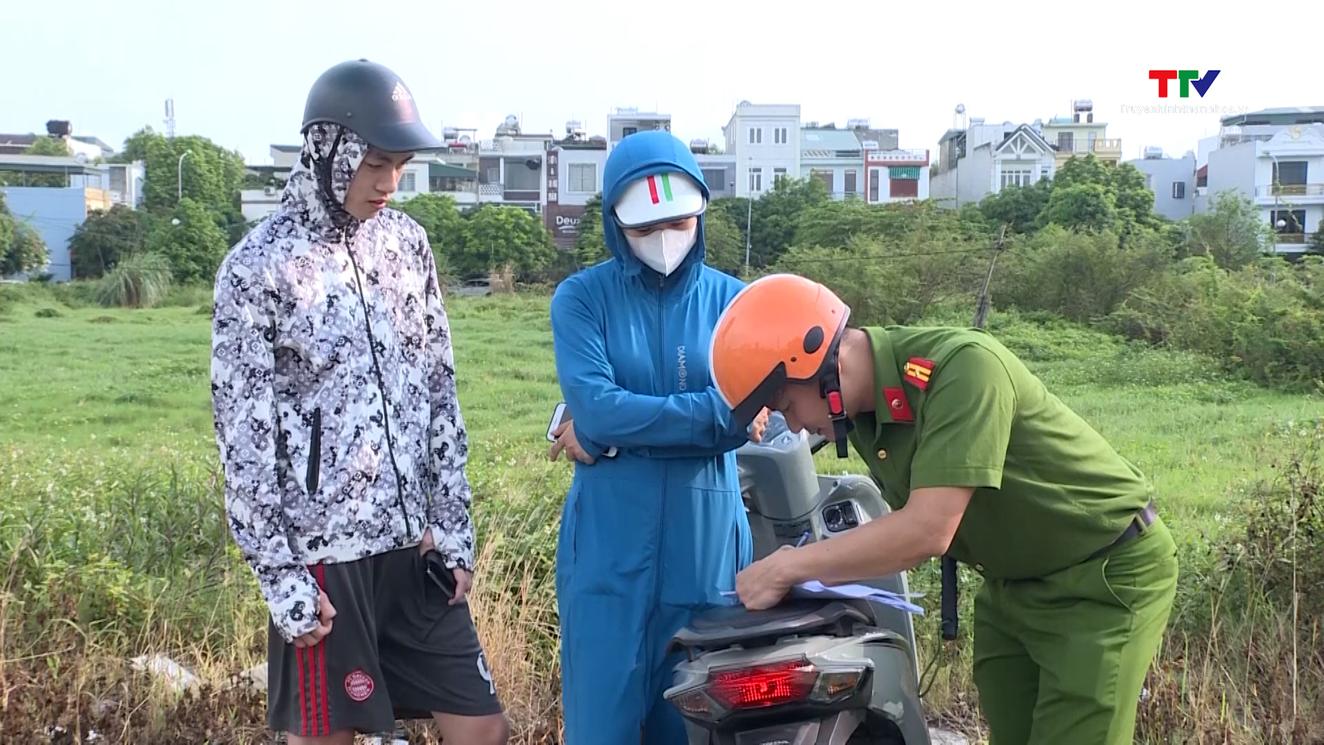 Hiệu quả sau 1 tháng cao điểm xử lý mô tô xe máy tại thành phố Thanh Hoá- Ảnh 2.