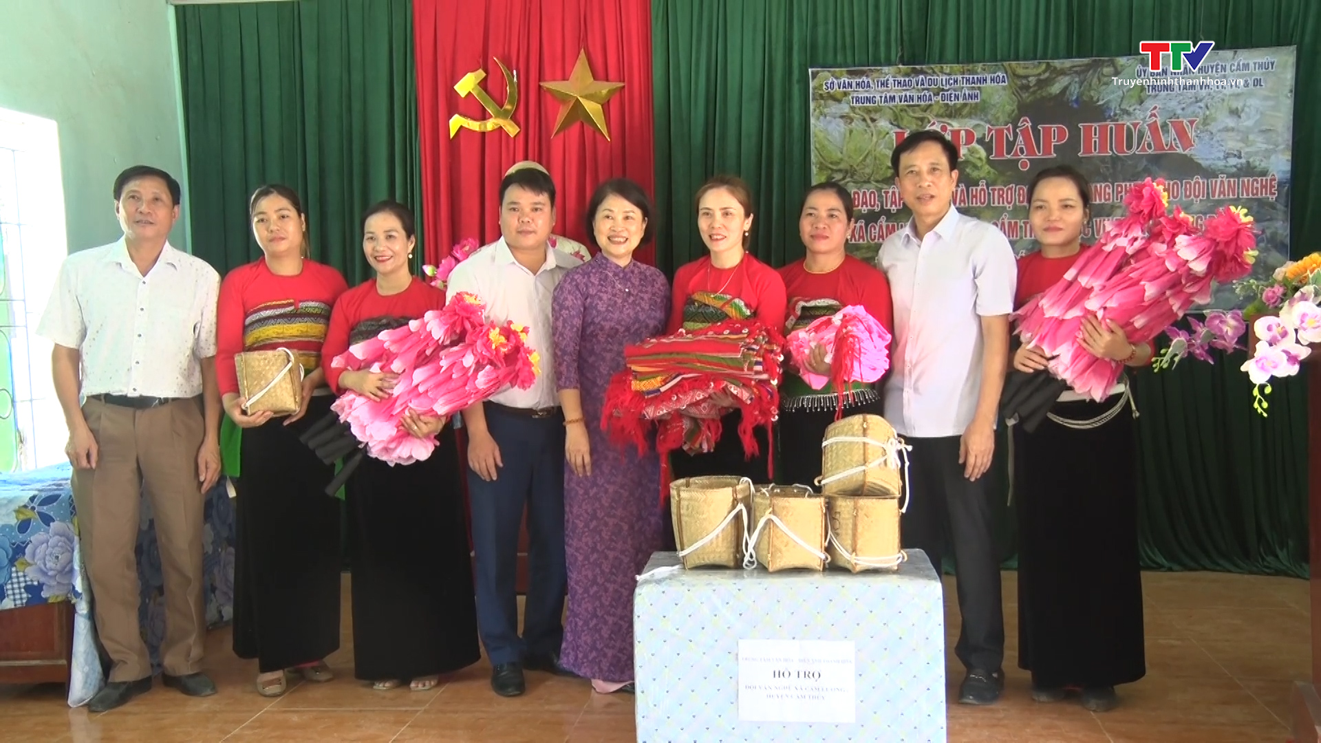 Lớp tập huấn biên đạo tại xã Cẩm Lương, huyện Cẩm Thủy- Ảnh 1.