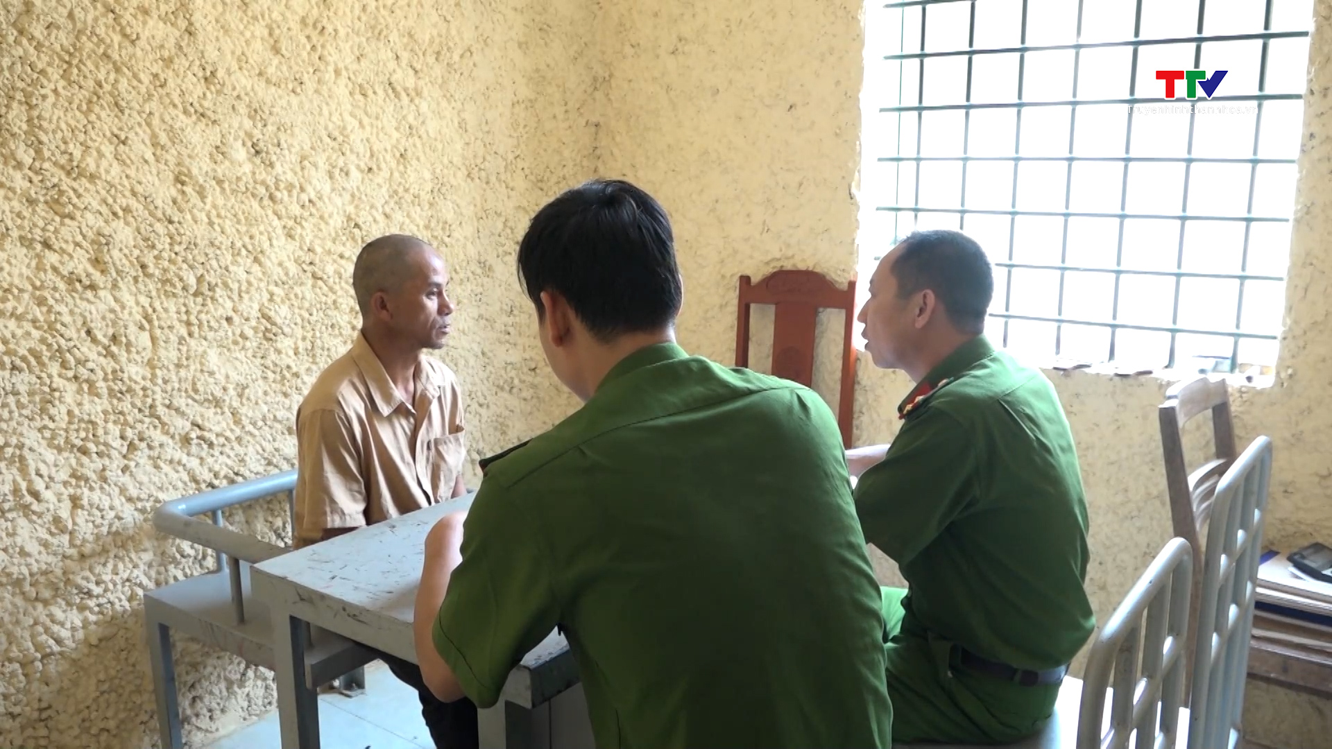 Công an huyện Mường Lát phối hợp bắt giữ đối tượng 22 năm trốn truy nã tại Lào- Ảnh 1.