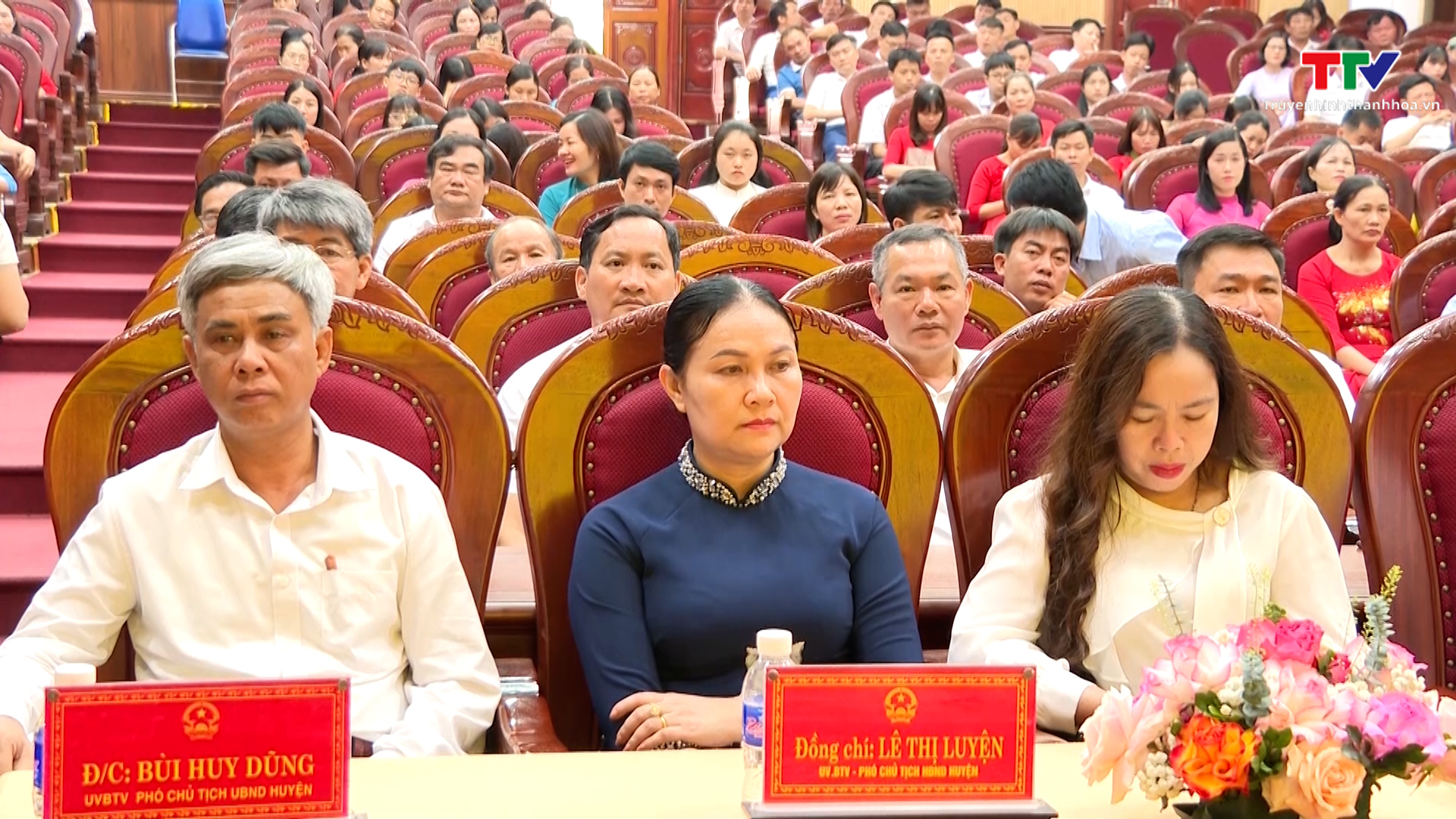 Huyện Triệu Sơn Tuyên dương, khen thưởng giáo viên và học sinh đạt thành tích cao năm học 2023 – 2024- Ảnh 1.