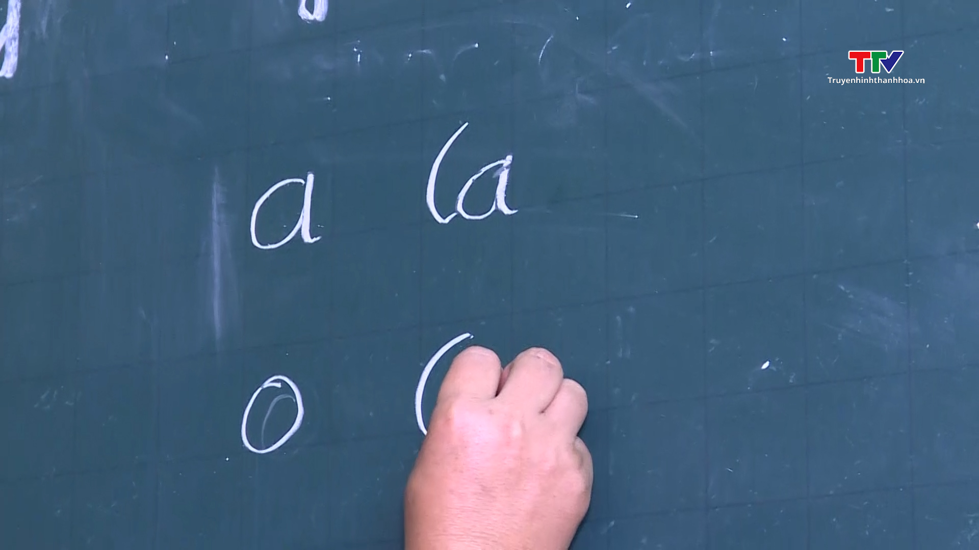 Lớp học xoá mù chữ ở Tà Cóm- Ảnh 1.