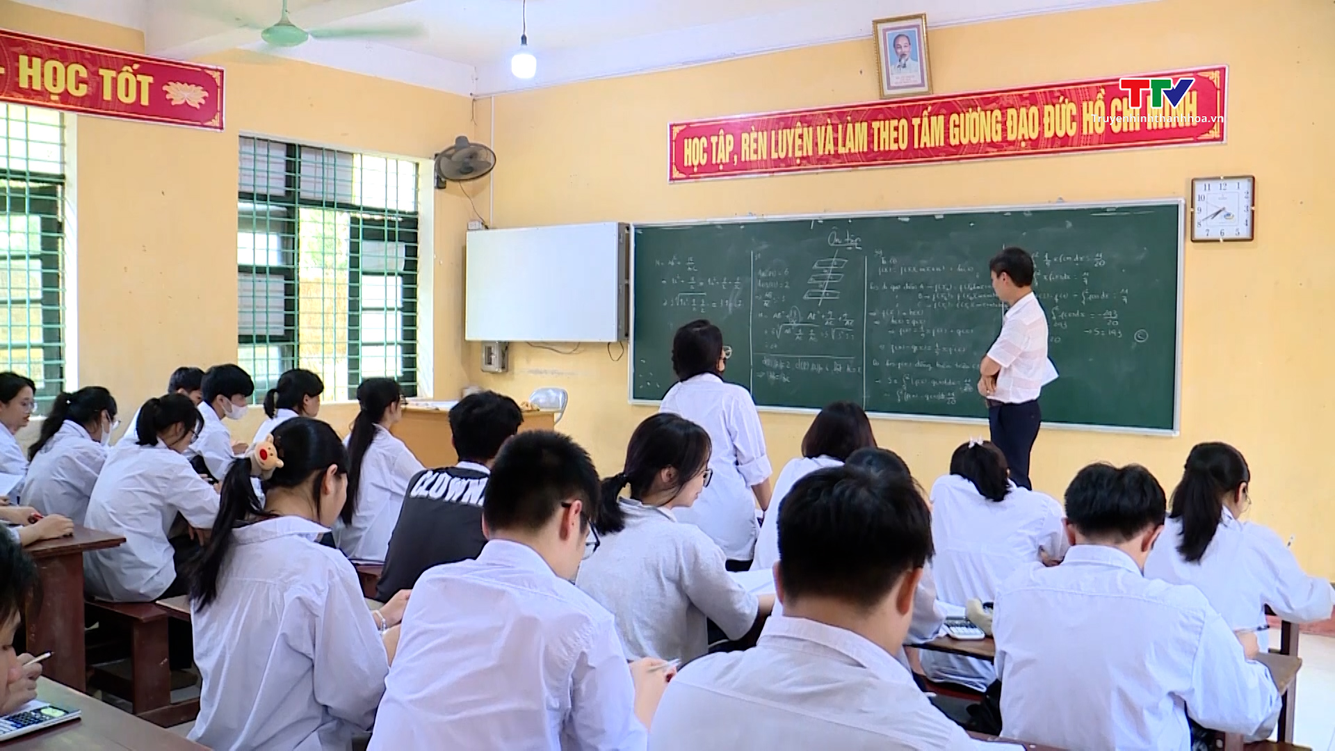 Dồn sức ôn tập cho học sinh lớp 12 ở Thanh Hoá- Ảnh 4.