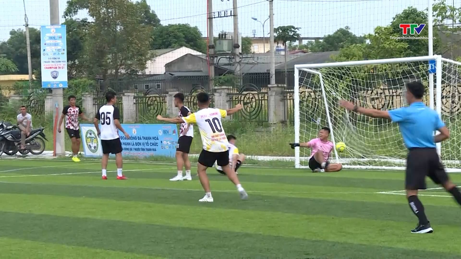 Giải Bóng đá 7 người tỉnh Thanh Hóa - Cup Doanh nhân trẻ lần thứ I, năm 2024 khép lại với nhiều ấn tượng- Ảnh 1.