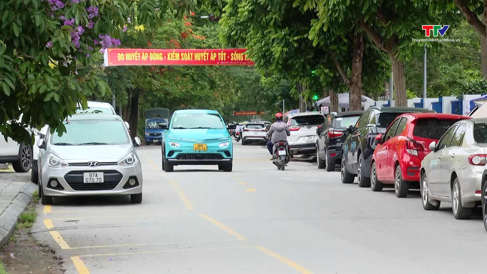 Cần sớm hoàn thiện hệ thống biển báo giao thông tại Dự án phố đi bộ thành phố Thanh Hóa - Ảnh 4.