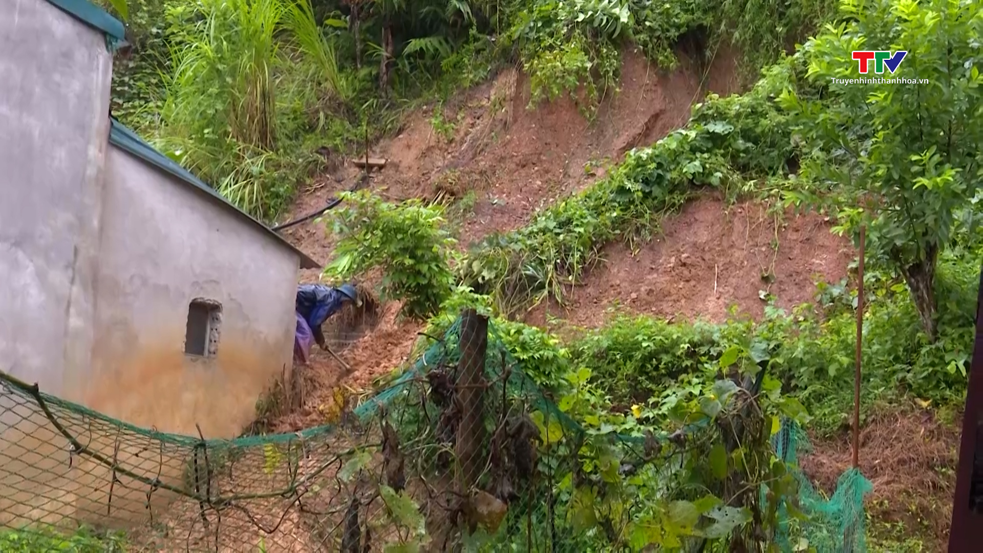 Hơn 800 hộ dân huyện Quan Sơn ở trong vùng nguy cơ cao về sạt lở đất và lũ ống, lũ quét- Ảnh 1.