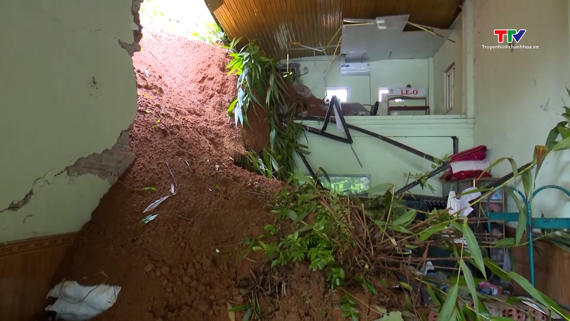 Hơn 800 hộ dân huyện Quan Sơn ở trong vùng nguy cơ cao về sạt lở đất và lũ ống, lũ quét- Ảnh 2.