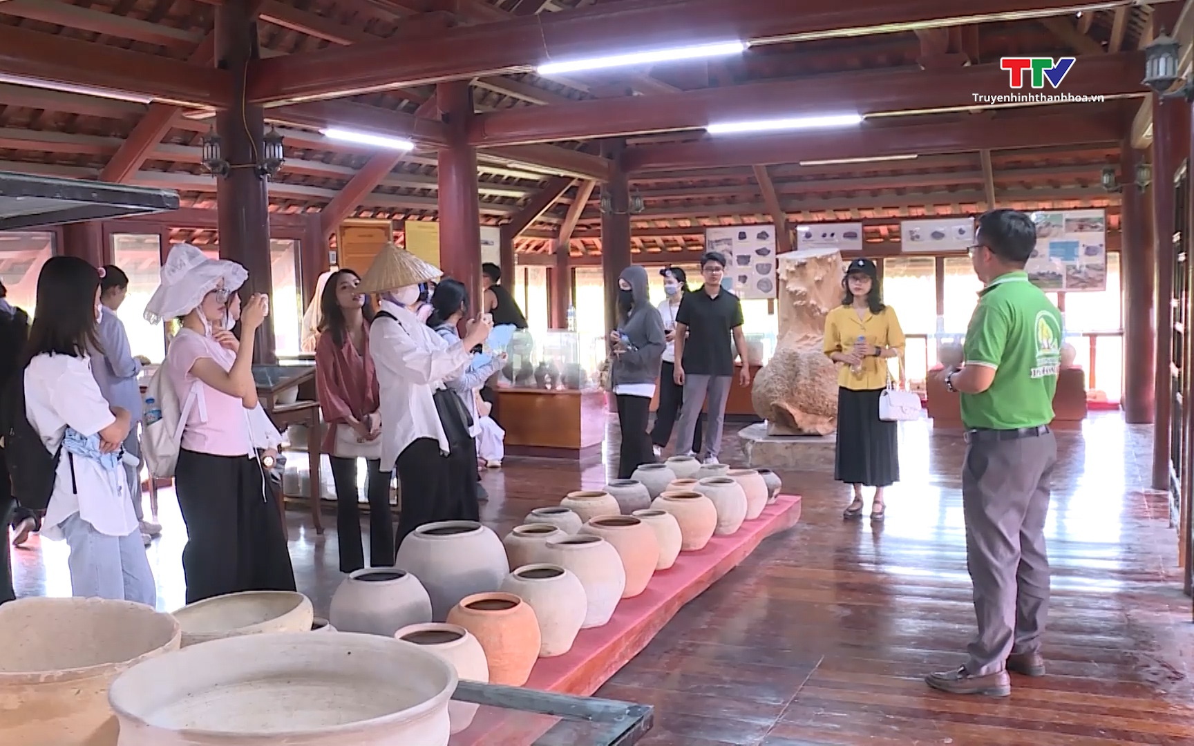 Sinh viên Học viện Báo chí và tuyên truyền đi thực tế tại Thanh Hóa