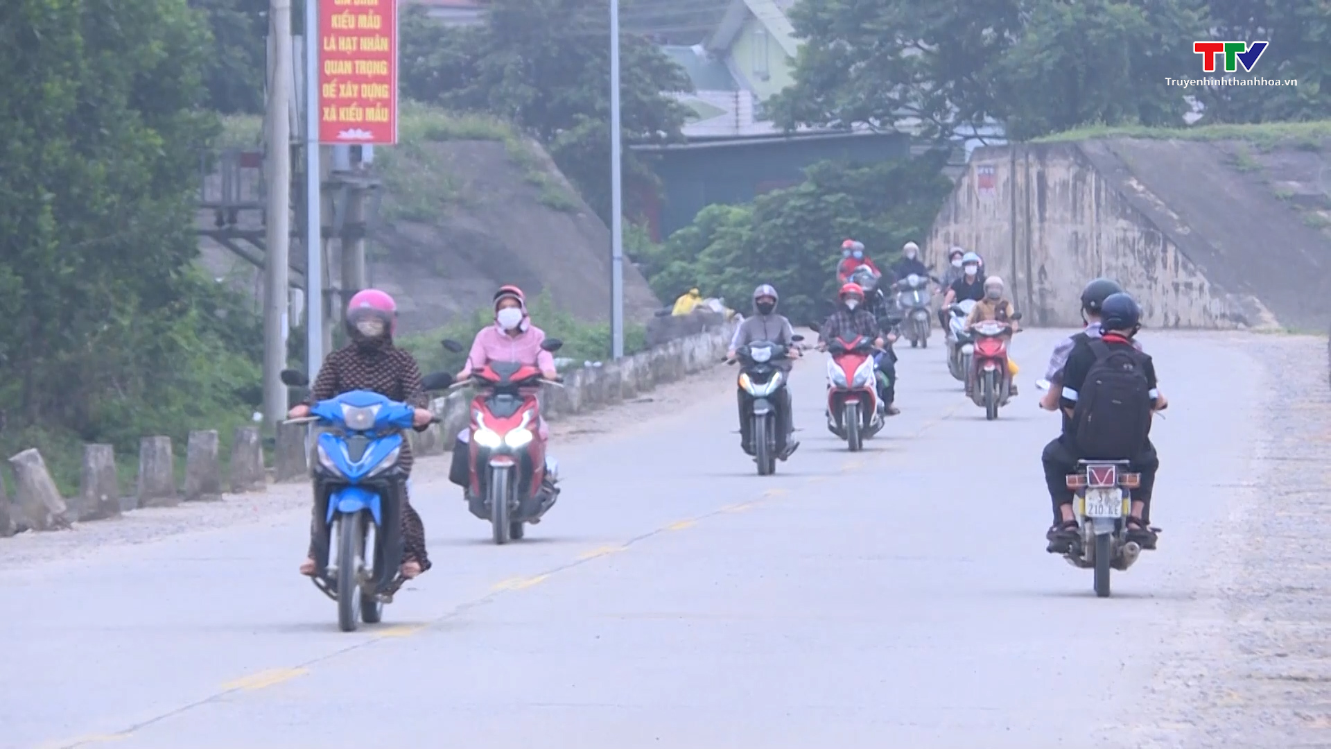 Công an huyện Như Thanh xử lý người điều khiển mô tô, xe gắn máy vi phạm giao thông- Ảnh 4.