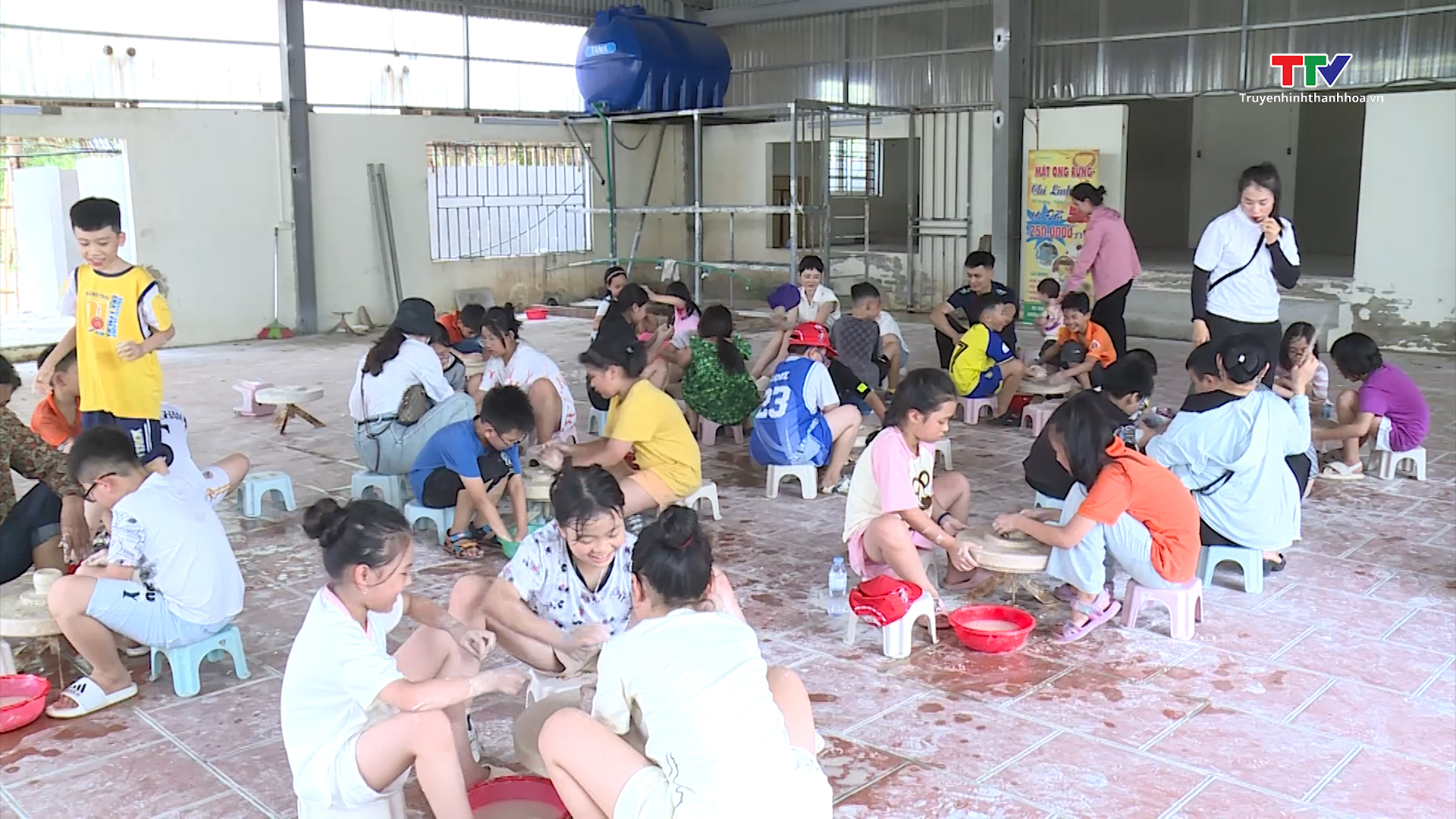 Sôi động sân chơi cho thiếu nhi thành phố Thanh Hoá trong dịp hè- Ảnh 2.