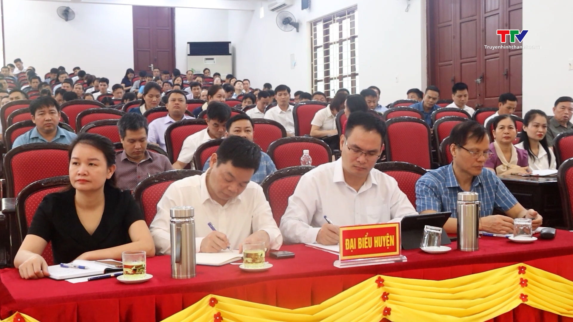 Đoàn Đại biểu Quốc hội tỉnh Thanh Hoá tiếp xúc cử tri tại huyện Quan Hoá, Lang Chánh- Ảnh 1.